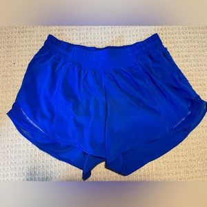 LULULEMON HOTTY HOT LOW-RISE LINED SHORT 2.5 inch
